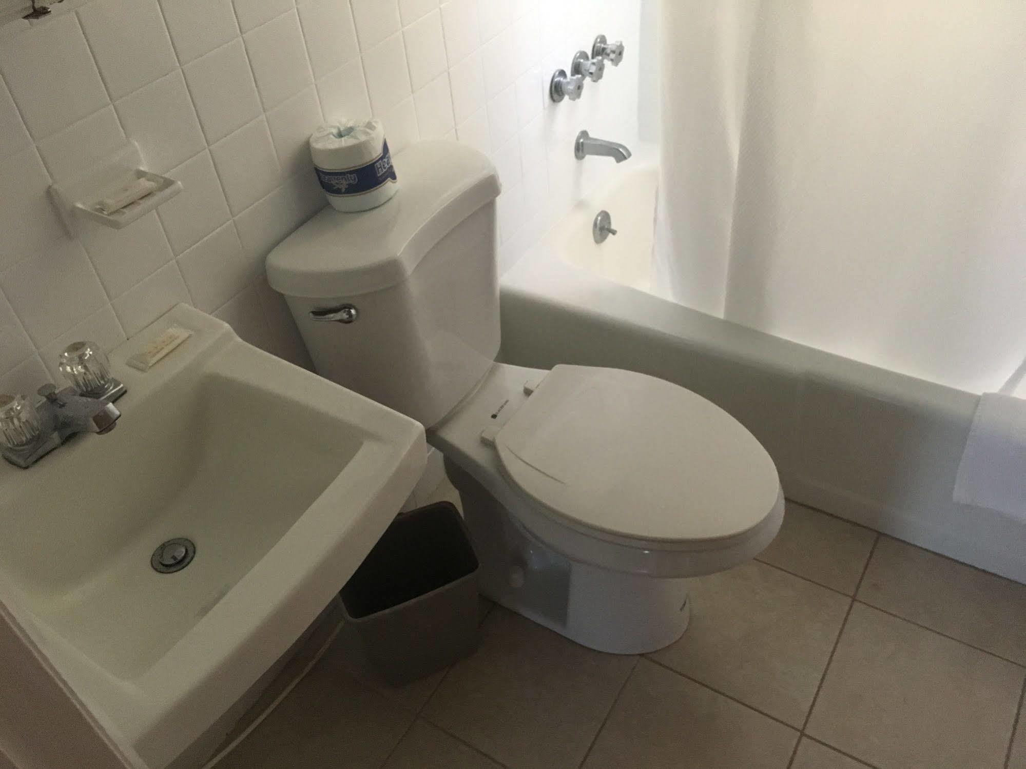 La Plaza Del Sol Motel Mashpee Eksteriør billede